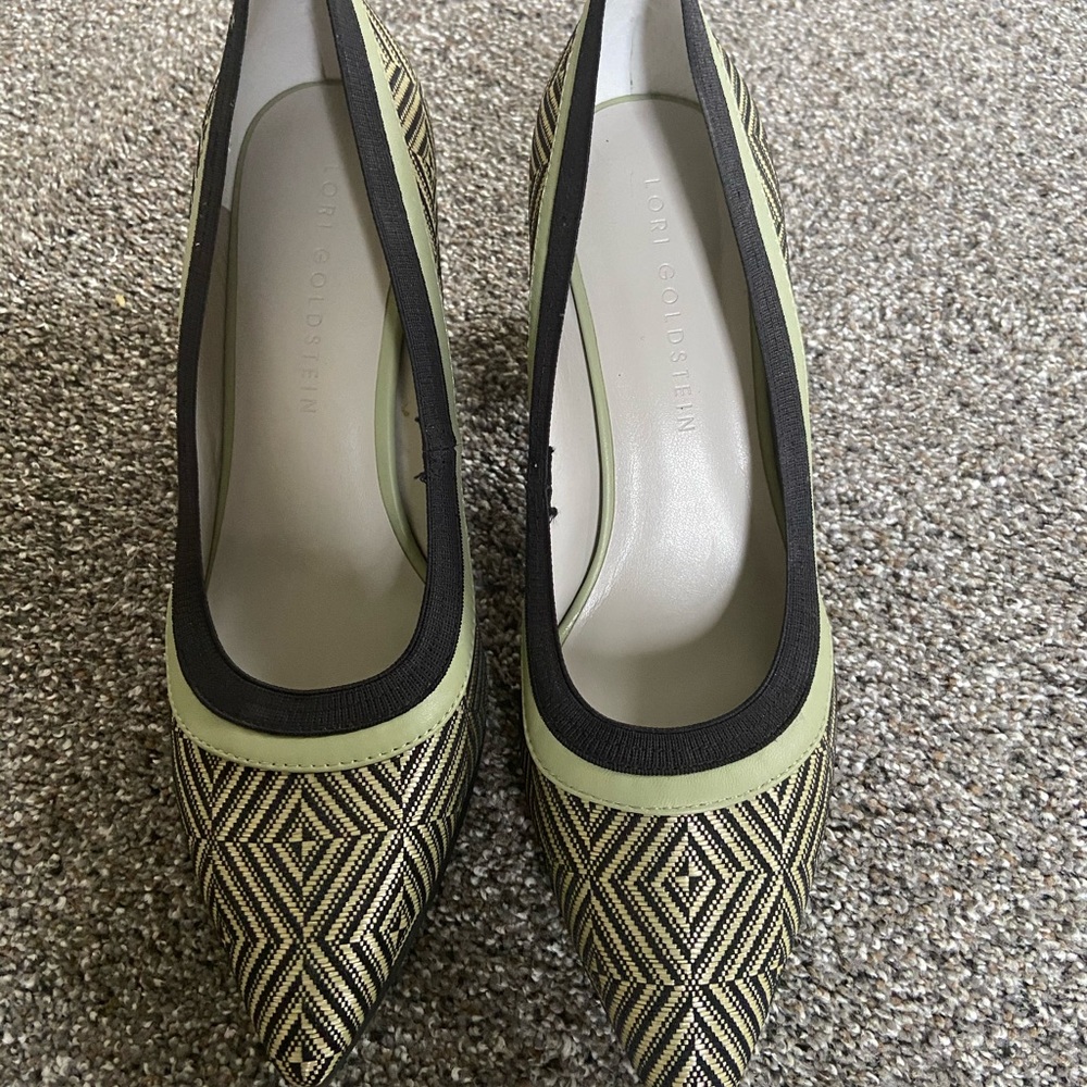 Lori Goldstein block heel / chevron